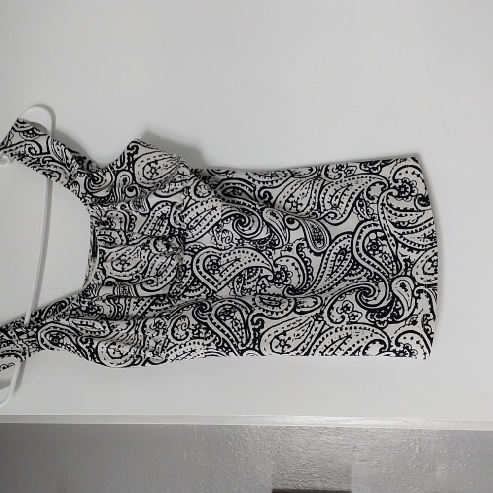 Women's Black and White Paisley Sleeveless Dressy Tank Top